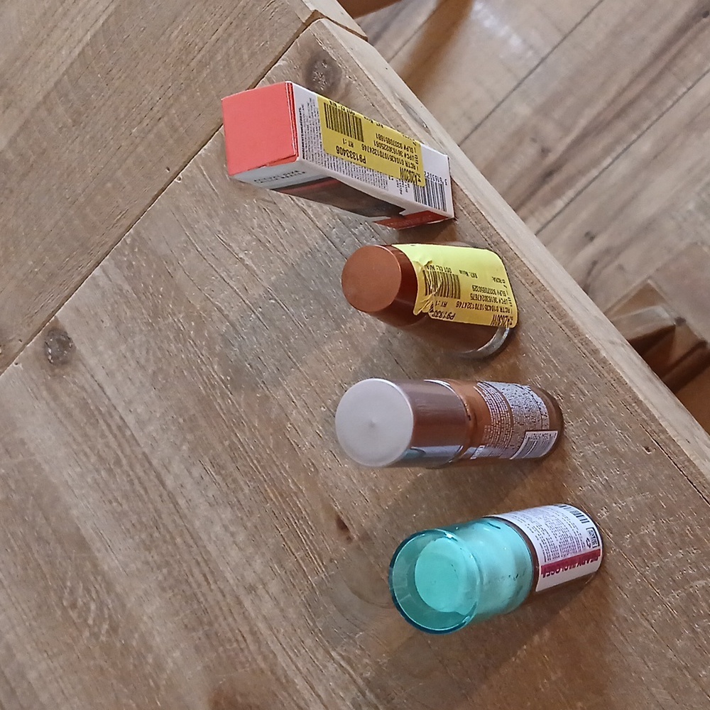New Uoma, Covergirl, Maybelline Bundle Of 3 Foundation And Concealer Makeup - Picture 8 of 16